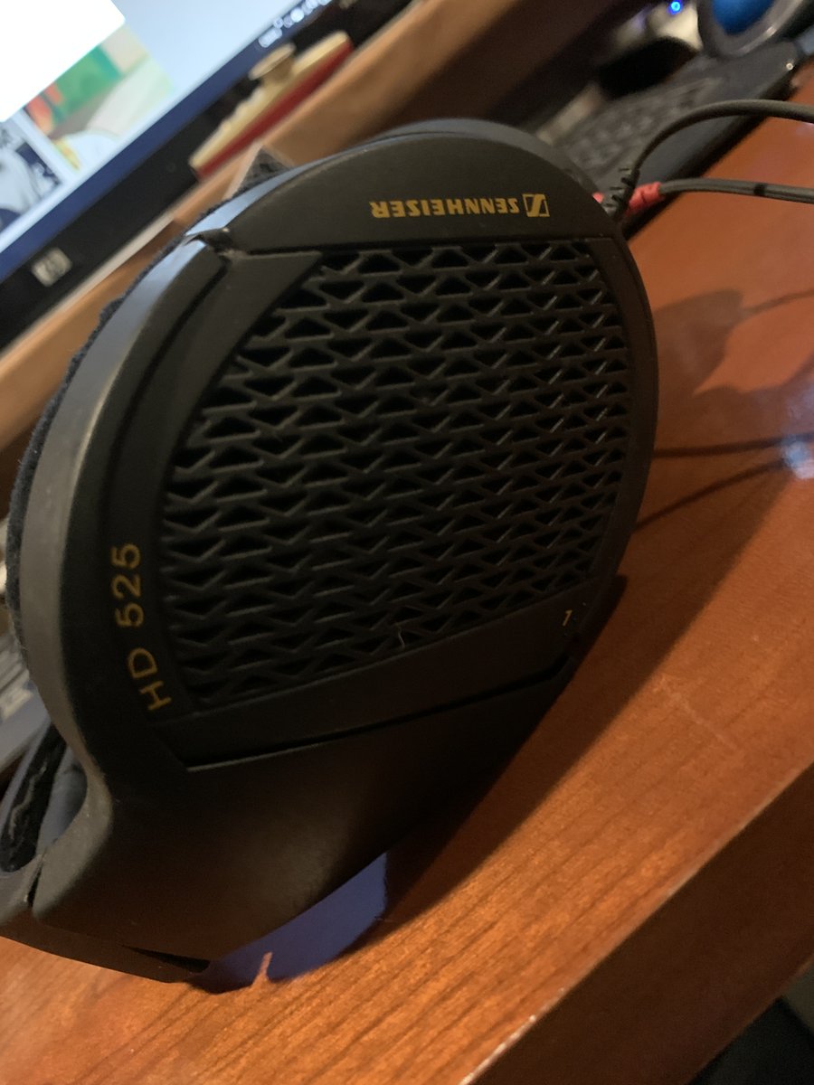 realjaredstark's tweet image. I forgot how good these things sounded! My dad gave me these back in the day and I cant even recall what dog chewed the cord and pads years ago but finally fixed them. Seem alot of folks dont care to fix anything anymore. I like the old stuff myself.
#sennheiser #studiostuff