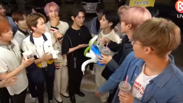  #ELAST Baekgyeol said that he is a fan of Wooyoung!He talked about the time when he met Wooyoung after Show Champion where he also chose him as his bias   @ATEEZofficial  #ATEEZ    #에이티즈  