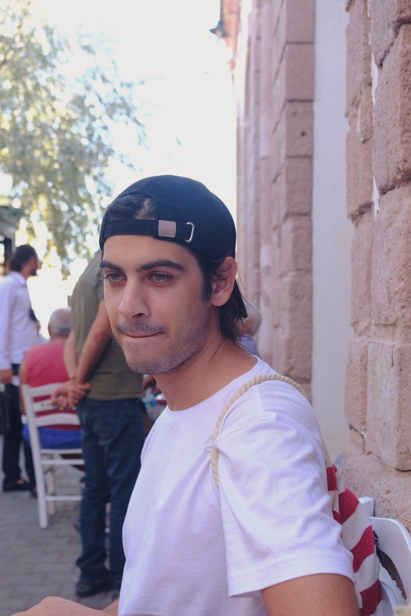 Malum partiye girip zengin olmayı düşünüyorumdur.