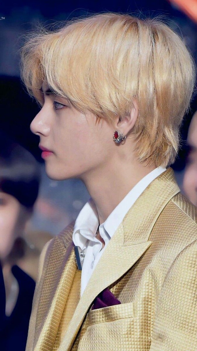 Taehyung being the most prettiest doll ever to exist -- a thread