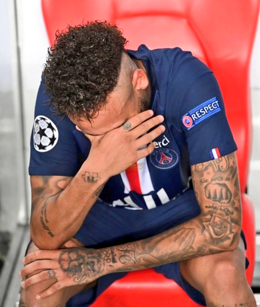 ezgivanpersie's tweet photo. Neymar ağladı diye zevkten dört köşe olanlar var nasıl kudurttuysa artık :)) https://t.co/5PsTdgQfPt