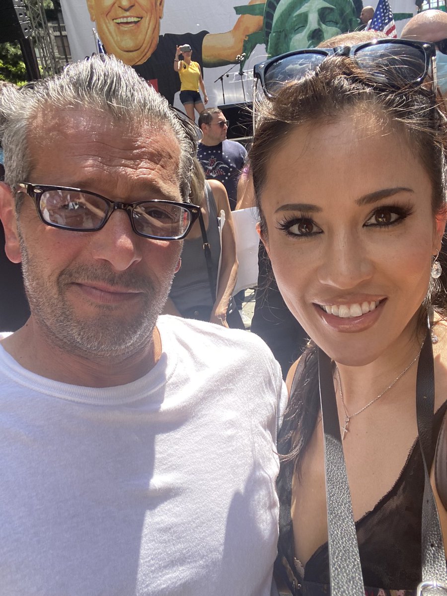 CaraCastronuova's tweet photo. At a rally in NYC!Tons of diverse people there from all walks of life at #TakeBackTheState Rally organized by legend2the cause @ScottLoBaido Lots of support&cars passing by honking&cheering loudly!!There is hope4our city after all!!! #saveNYC #saveNY #kickCuomoOut #RetireDeBlasio https://t.co/XbhzjYfIa9