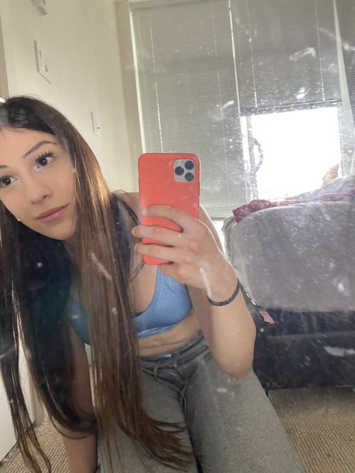 I&rsquo;m not wearing contacts today 👀 what do you think? 😜❤️ https://t.co/Zp6EK9ICFN