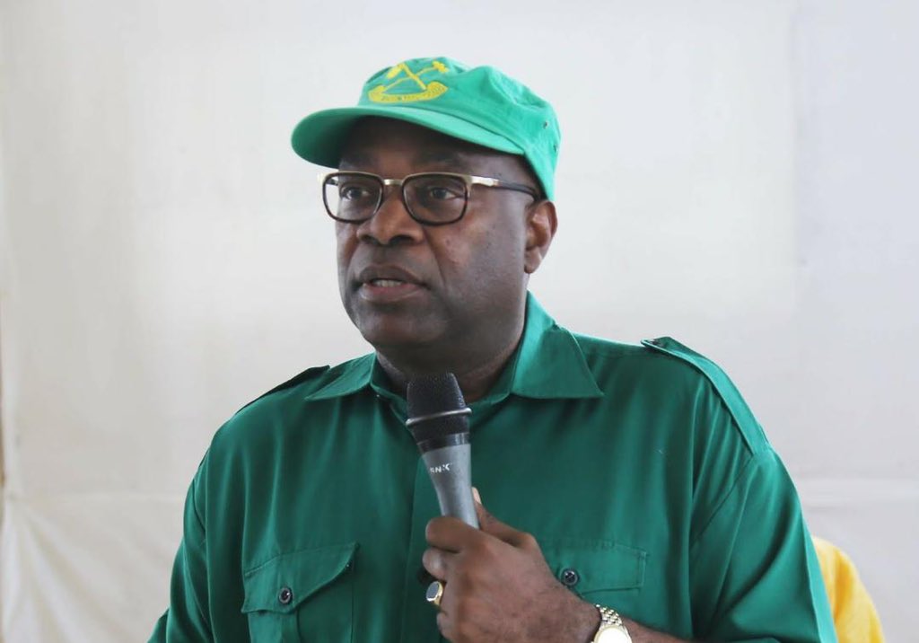 zittokabwe's tweet photo. Najua mnajua kuwa mtashindwa asubuhi mapema #Zanzibar, lakini nimshauri Mwenyekiti wa CCM @MagufuliJP kama anataka chama chake kufikia angalau 35% ya kura Zanzibar basi jambo la kwanza ambadilishe Naibu Katibu Mkuu wa Chama chake (Zanzibar). Viatu vinampwaya sana Dk. Juma Mabodi. https://t.co/YOUSF7zZz2
