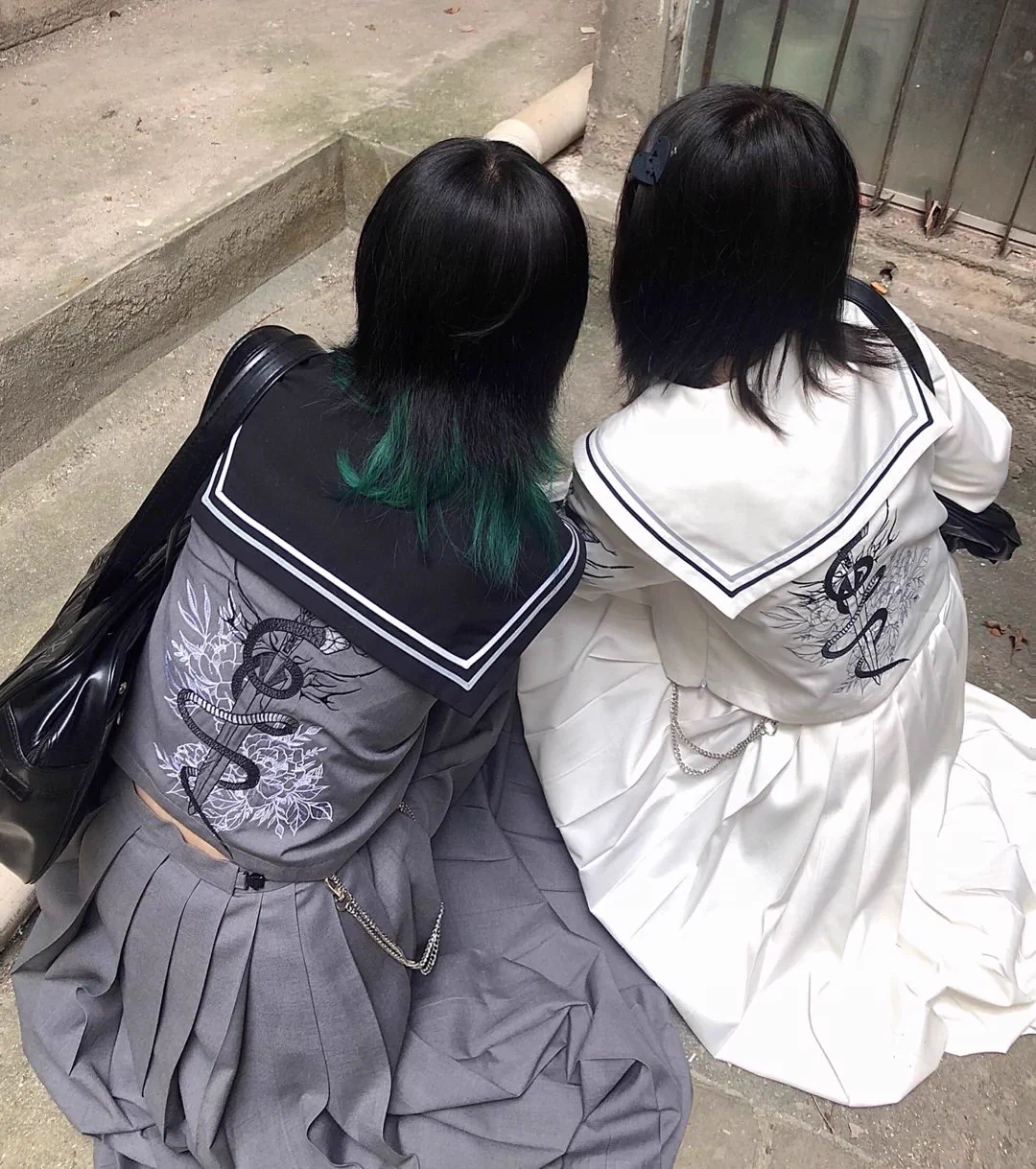 中国の若い子の間で流行っている？ロングセーラー服を着た中国の女子たち！
