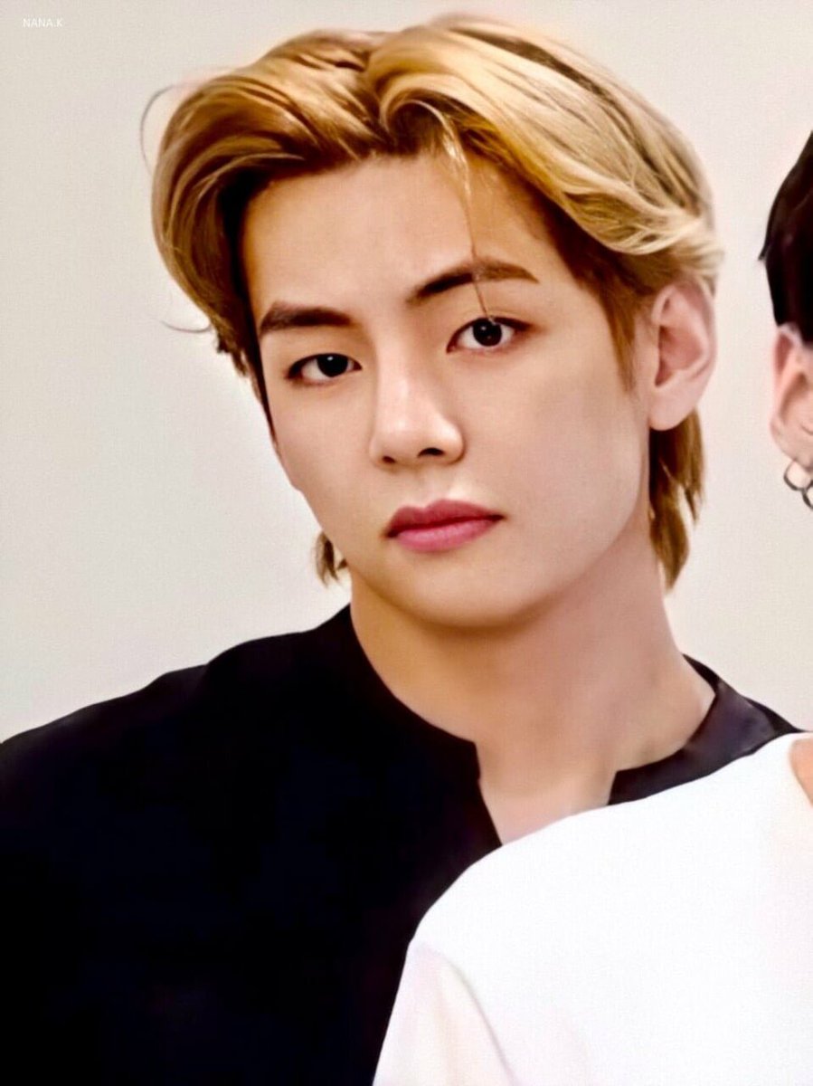 Looks so hot yet soft at the same time like hOW