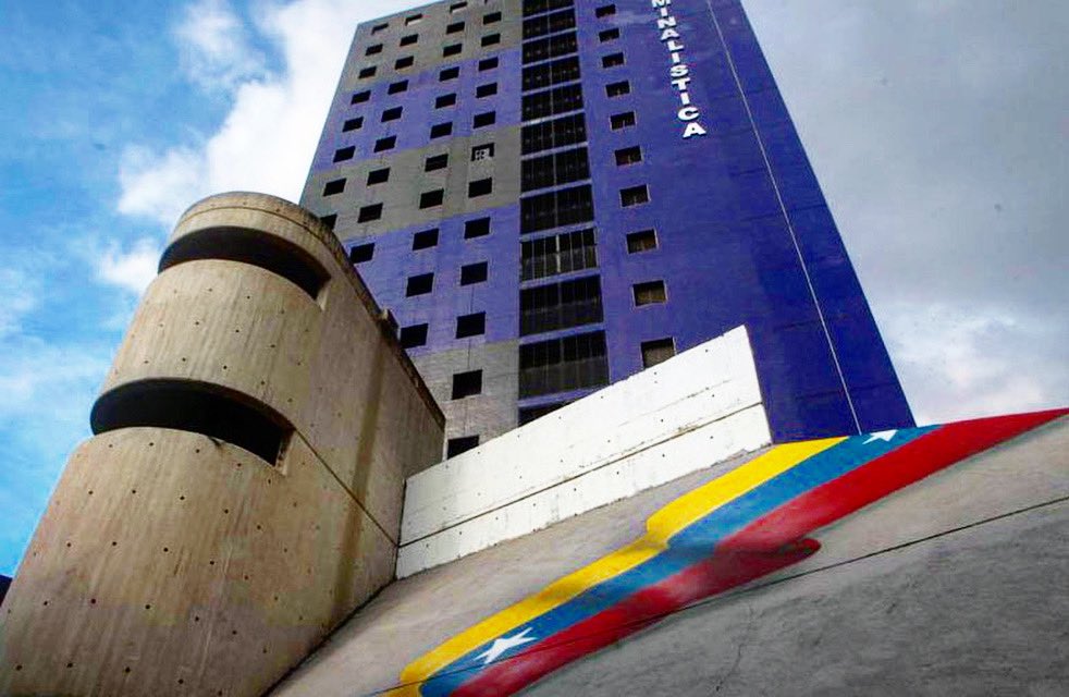 Tal día como hoy, hace 4 años y en horas de la noche, fue inaugurada la nueva sede nacional del #CICPC en San Agustín, Caracas. 

instagram.com/p/CEQZzhoJu_6/… <a href="/NicolasMaduro/">Nicolás Maduro</a>