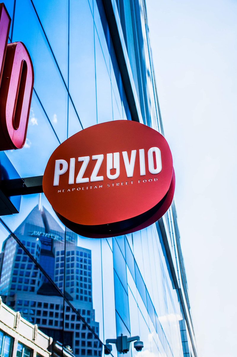 DesignJLPD's tweet photo. Who doesn’t love 🍕 @pizzuvio ⚡️📸 #designjlpd @designjlpd 
•
#pgh #pittsburgh #clickcity #electricshots #nikon #pittsburgh #downtownpittsburgh #discoverpittsburgh #pittsburghbeautiful #lovepgh #steelcitygrammers #cityscapephotography #412shooterz #412pics #pittsburghpa https://t.co/shBug9Tvbu