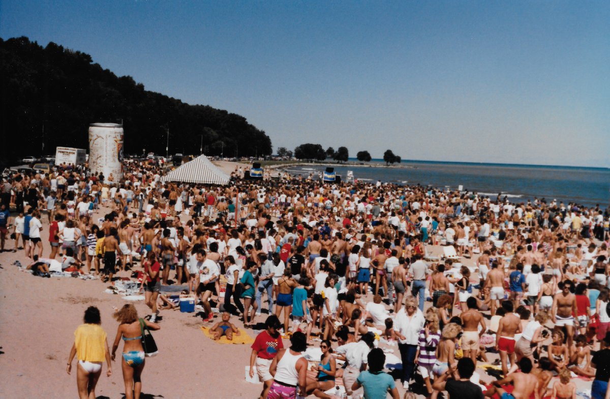 August 23, 1986 I had just started at #WKTI Radio in #Milwaukee I had an idea for a #GilligansIsland Beach Party at #BradfordBeach I booked #BobDenver &amp; #AlanHaleJr for it.  10,000 people showed up and it was a day that changed my life.