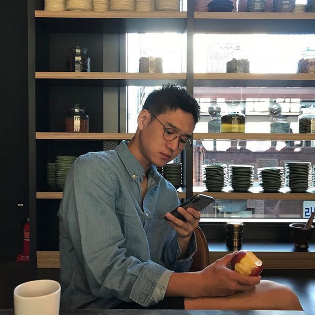 Go Kyung Pyo 11/10!!!O pé mais lindo do ranking!!! Mas é o pé de uma princesa??? Lindo demais pra combinar com o dono né, lisinho, vontade de receber um carinho desse pé, sem um resquício de ressecamento. Botou meu pé pra mamar