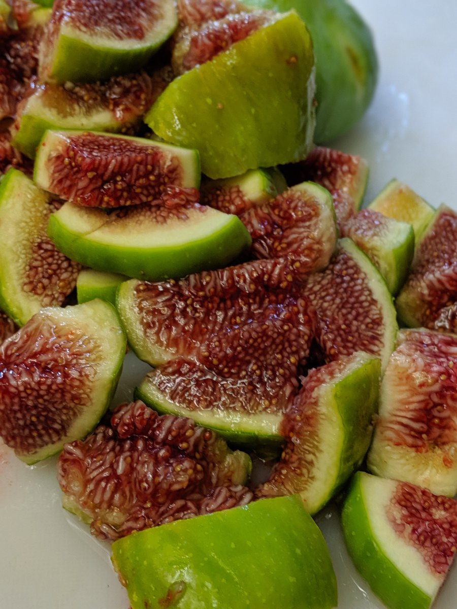 TheCanarella's tweet photo. Back in the saddle and we have Fig Jam. This is the time of year that delectable little fruit is here. Grab some and make some jam. Or Fruit Leathers or Fig Newton Cookies.  
https://t.co/9zdRFlKyHm https://t.co/jj2AeYEzTC