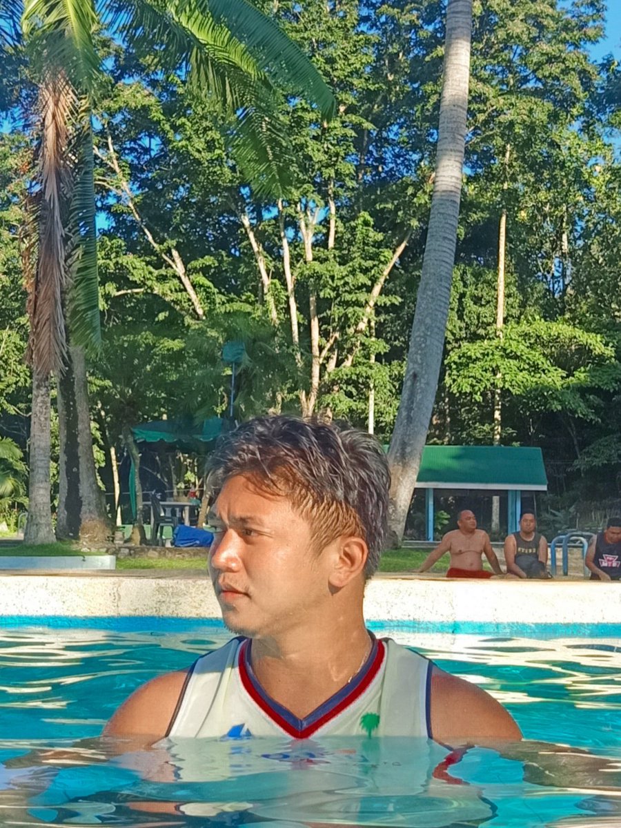 FranklinJan6's tweet photo. Feeling mowdel ang tibaghak 😂 https://t.co/MqkuuxOXED