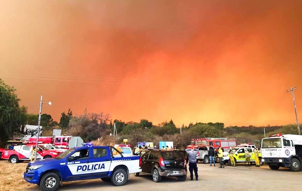 No es Australia, no es la Amazonas. Pocos medios de comunicación han informado sobre el incendio en LAS SIERRAS DE CÓRDOBA. Viene arrasando con todo en su camino. Los bomberos no dan a basto.