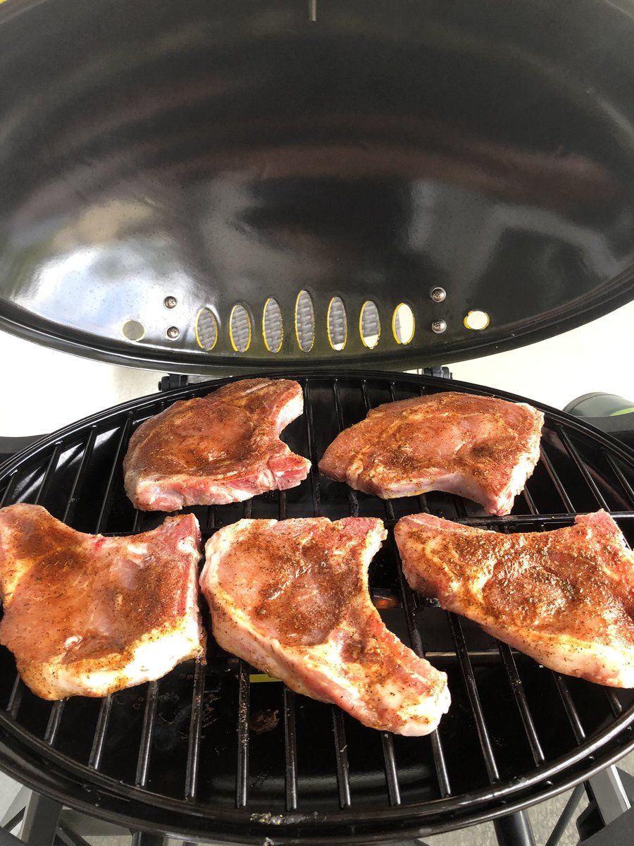 MTLGemma's tweet photo. Grillin’! #BBQBoss 🔥
The secret? @ChefPaulsMagic 🥩
I love and miss New Orleans, Louisiana. Laissez les bons temps rouler. ❤️💃🏾 https://t.co/NPdc9AkOEh