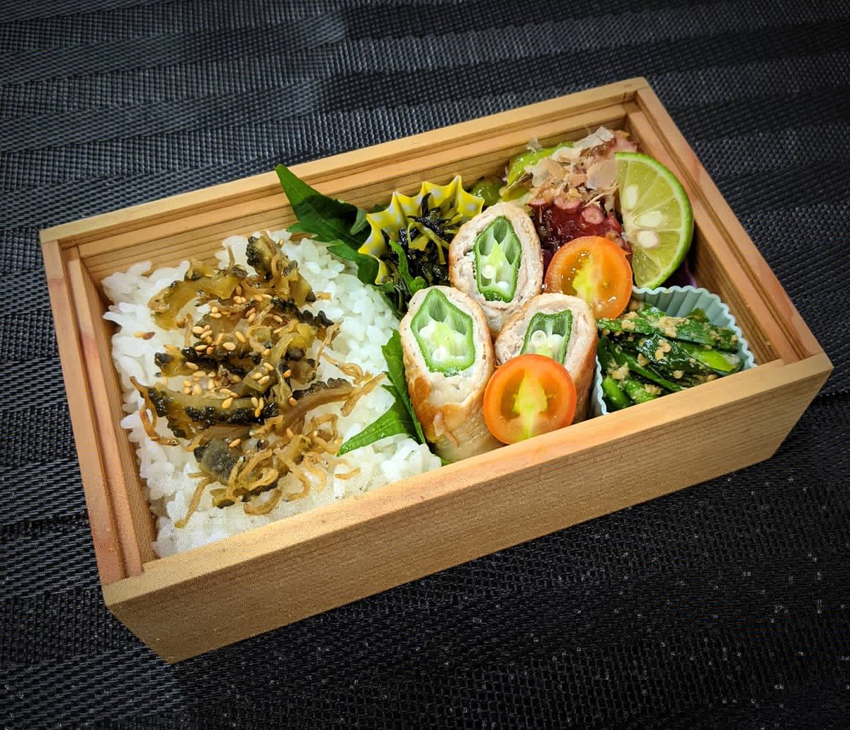 【 至福のひととき】
盛り付けフェチ
断面フェチ
ミニチュアフェチ
眺めてニヤけて癒される
#ゴーヤちりめんごはん
#オクラの豚肉巻き
#三つ葉シソひじき佃煮
#ニラごまサラダ
#たこしし唐梅あえ
#家のトマト
#徳島すだち
#フェチフェス