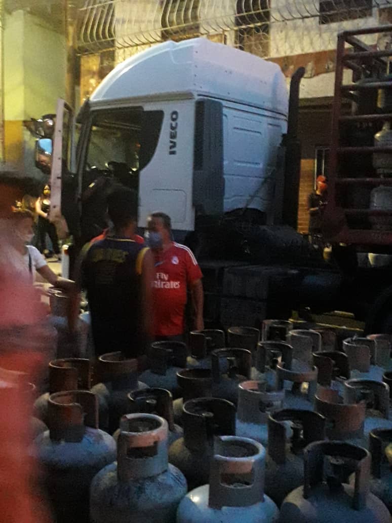 Sigo_Palant's tweet photo. #Entérate || @gas_comunal despachó gas en Los Magallanes de Catia con 1050 bombonas gracias a #EPSDC Katia Gas, Estado Mayor del Gas, Concejos Comunales, Clap, Ubch y jefes de calle. @NestorLReverol @ErikaPSUV
#UnidadDeLosPatriotas #DaleGuaya https://t.co/ulV8XRvjnH