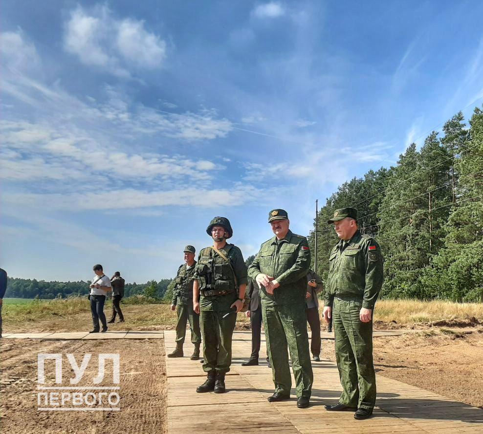 4/22AUG GrodnoIn the morning Lukashenka in a stunning move declared that he ordered to put the army in full military alert for the first time ever during his rule because NATO troops were ostensibly deployed at BY border [not true] Photo: by Lu press pool 22AUG