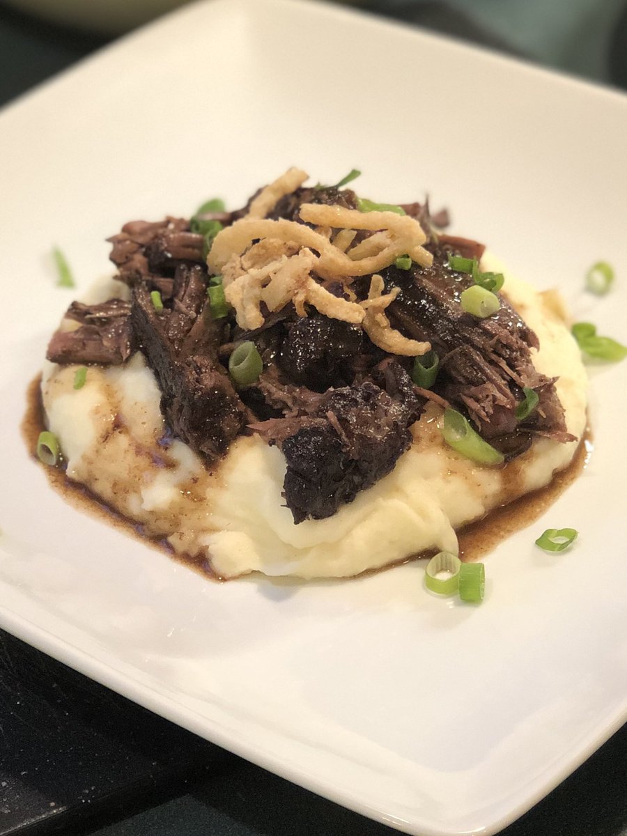 LarryJackNew's tweet photo. Chuck roast with red wine reduction atop buttery mashed potatoes!  Not too shabby. https://t.co/cojlmz2oBy
