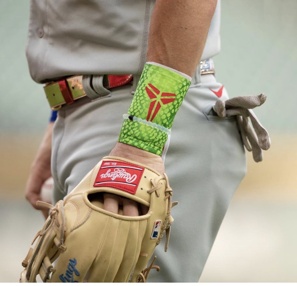 kobe grinch baseball cleats