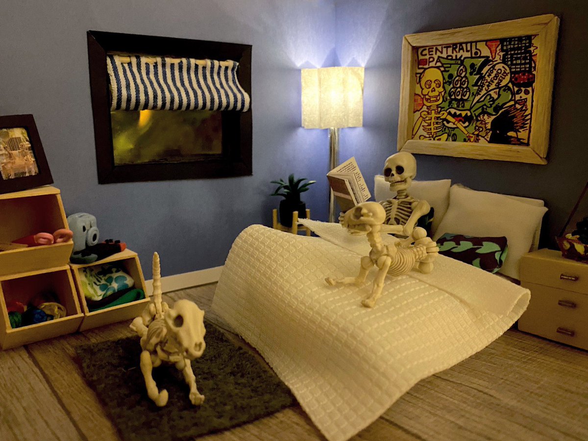 SkellyNyc's tweet photo. 💀📖🛏 #stickerartist #pyramideyes #poseskeleton #tinystyle https://t.co/iCGuCpD2aj