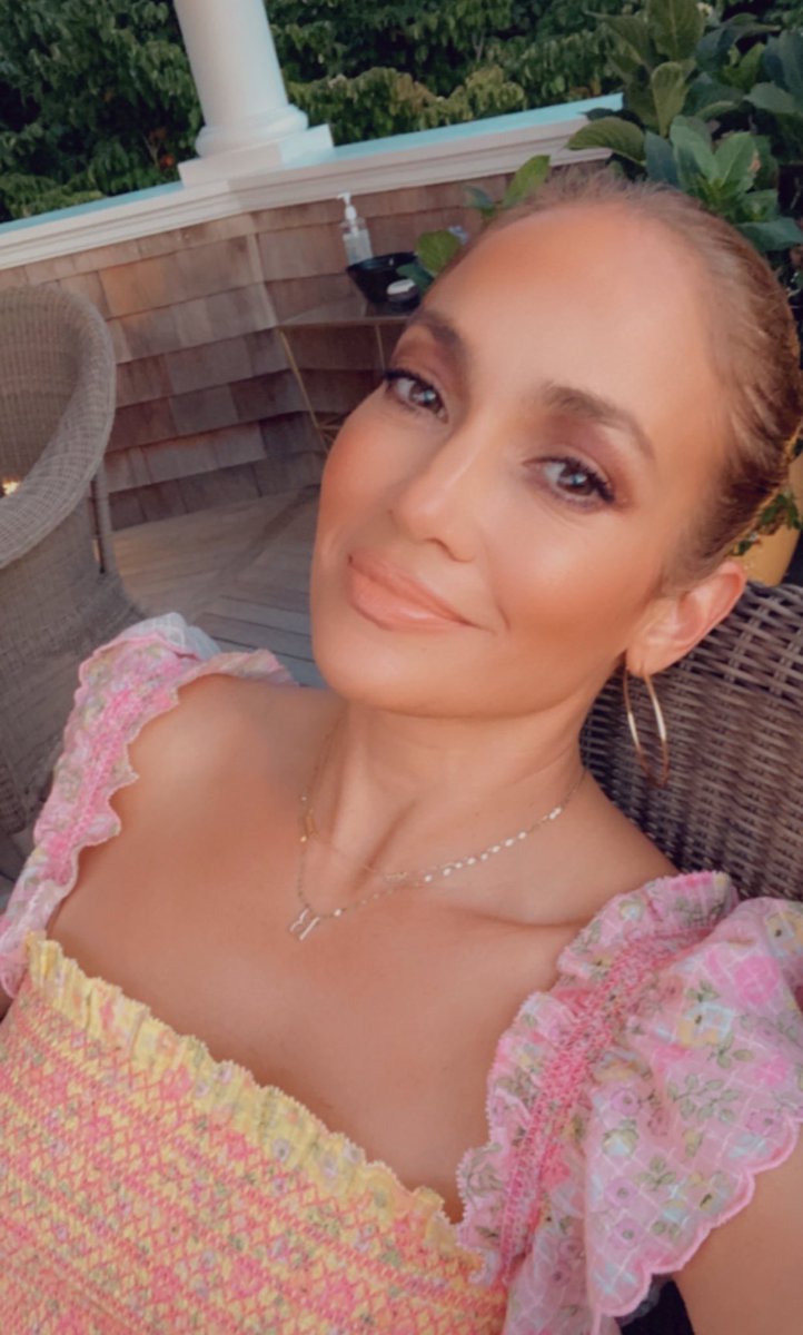 JLo tweet picture