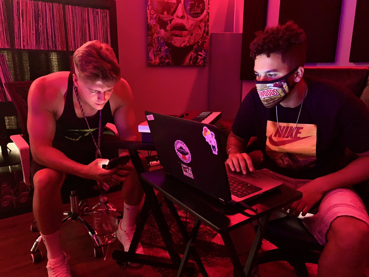 The grind don’t stop 💪🏼🎹 we stay at it 💯
#loosdiditagain