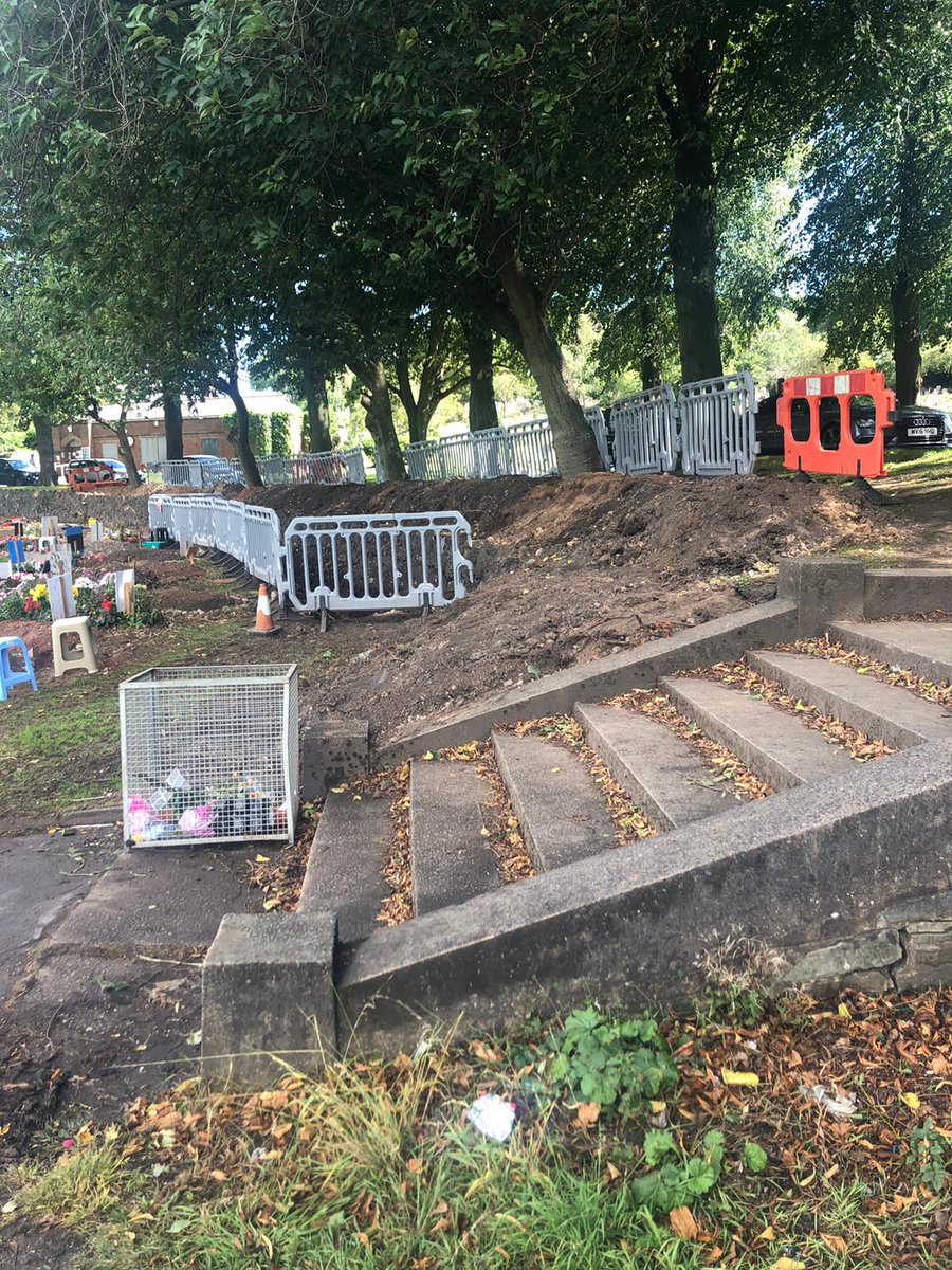 CommCustodians's tweet photo. @AlumRockCF @BCC_Help @BhamCityCouncil @Cllr_IanWard @Ms_SThompson @CllrMajid @MrAlii786 @liambyrnemp Failures from BCC and especially Sharon Thompson. Do you think these barriers are flood barriers?

This is what has been put up. 

BCC continues to fail with poor leadership in decision making roles. https://t.co/f8ixbUEh1J