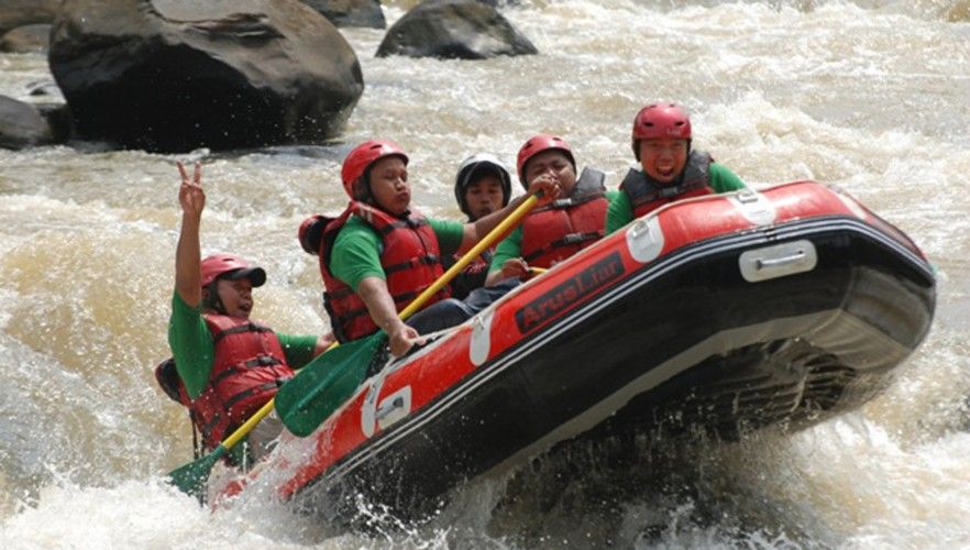 gogonesia's tweet photo. Arung Jeram Citarik Sukabumi menawarkan liburan seru dan penuh tantangan, dengan tetap menerapkan protokol kesehatan di era new normal tidak akan mengurangi keseruanmu saat berlibur 
https://t.co/nqiNpk8qsg

#raftingcitarik #citariksukabumi #arungjeramcitarik https://t.co/ish8UicvWJ