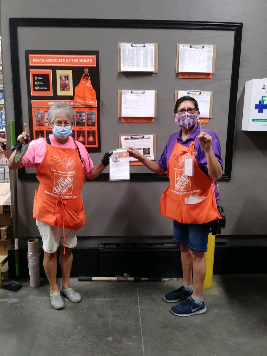 TWalker012's tweet image. DS Mimi recognizing freight/unload associate Maggie for her strong leadership during unload and driving safety standards! #BeastMode #WhyWeWorkSafe