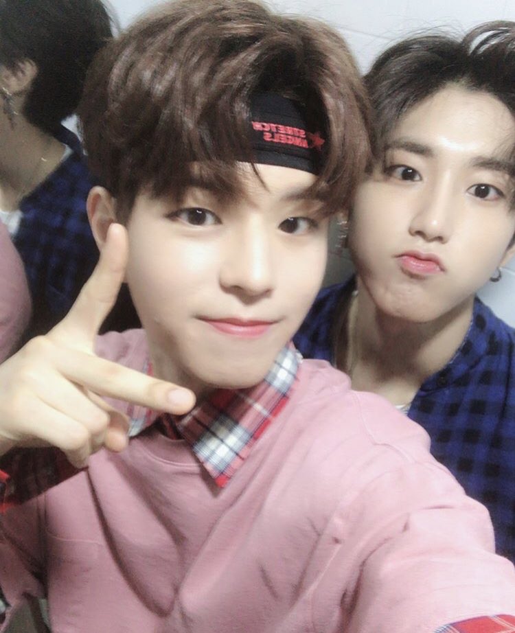seungsung pics ; a thread in attempt to summon a new selca