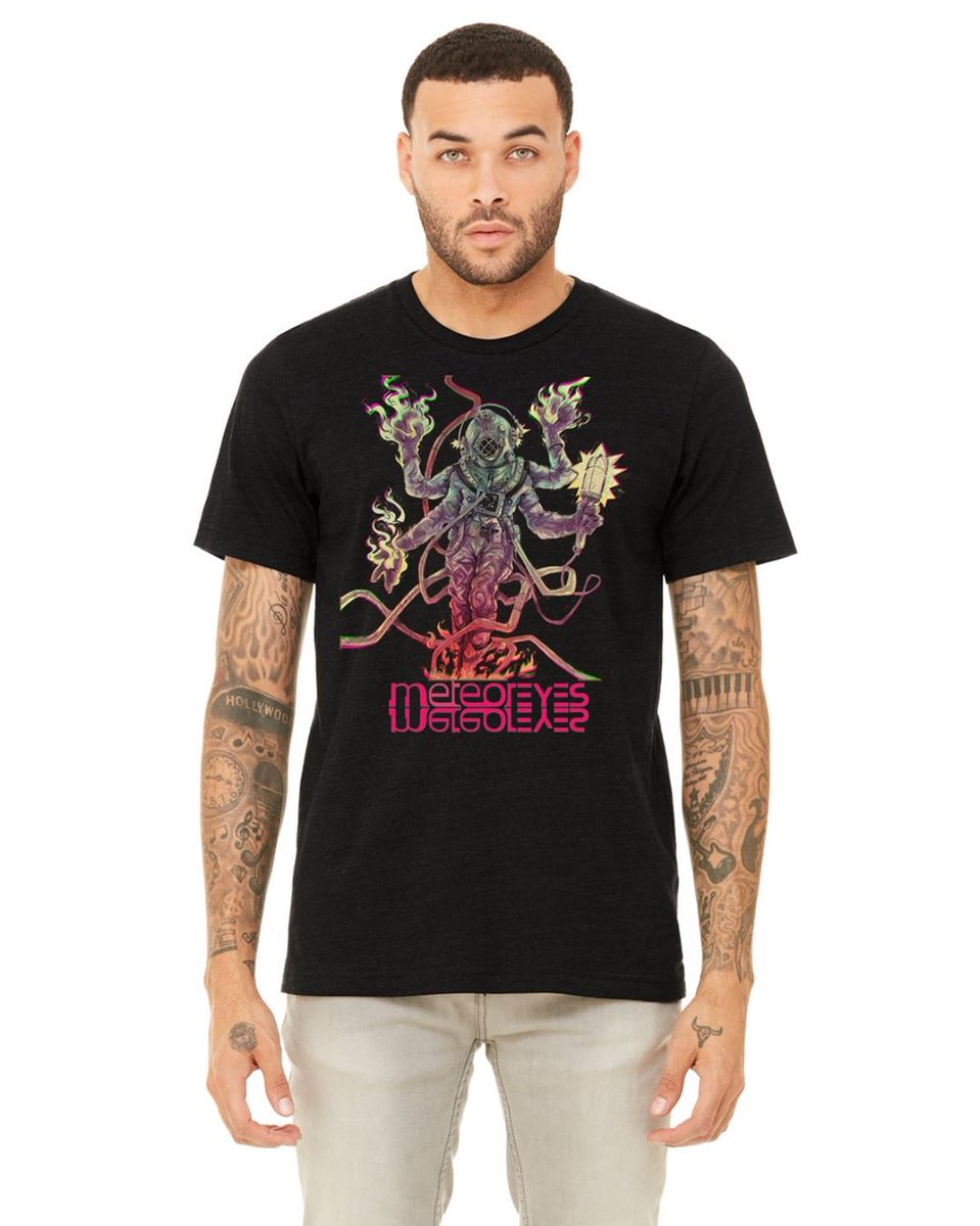 MeteorEYES's tweet image. The new shirts are in people! Brave the cosmos with us. DM for order! @PrintPosse @cadmiumcoffee #newshirts #meteoreyes