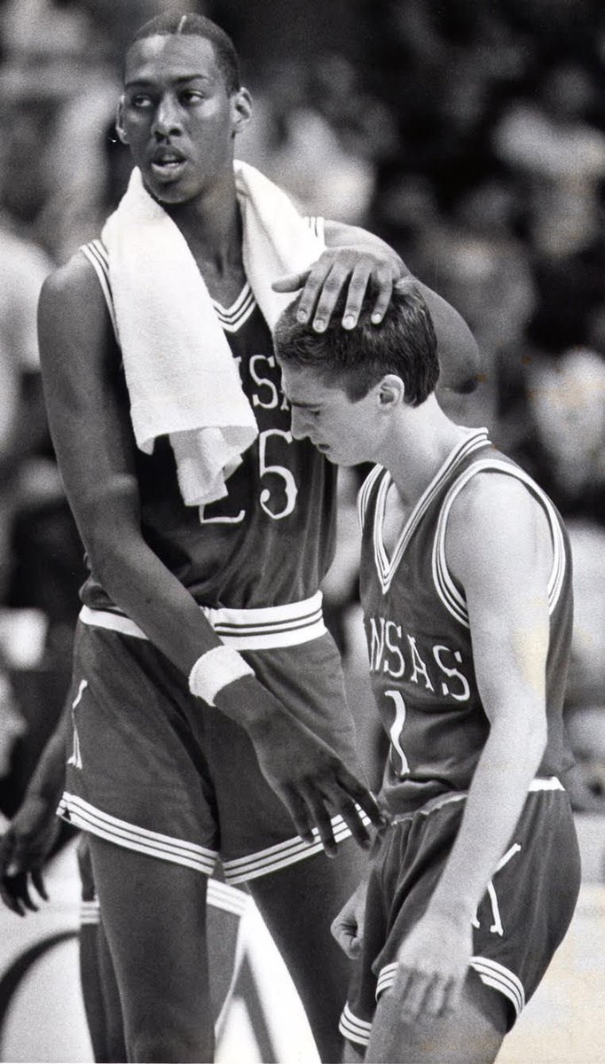  @CoachBillSelf was then an assistant. The team was led by Super Sophomore  @CoachDManning. His teammates included future pro players Ron Kellog (from NE, there was hope!), Greg Dreiling, Milt Newtown & Calvin Thompson. There was also a little guard by the name of  @CoachTurgeon