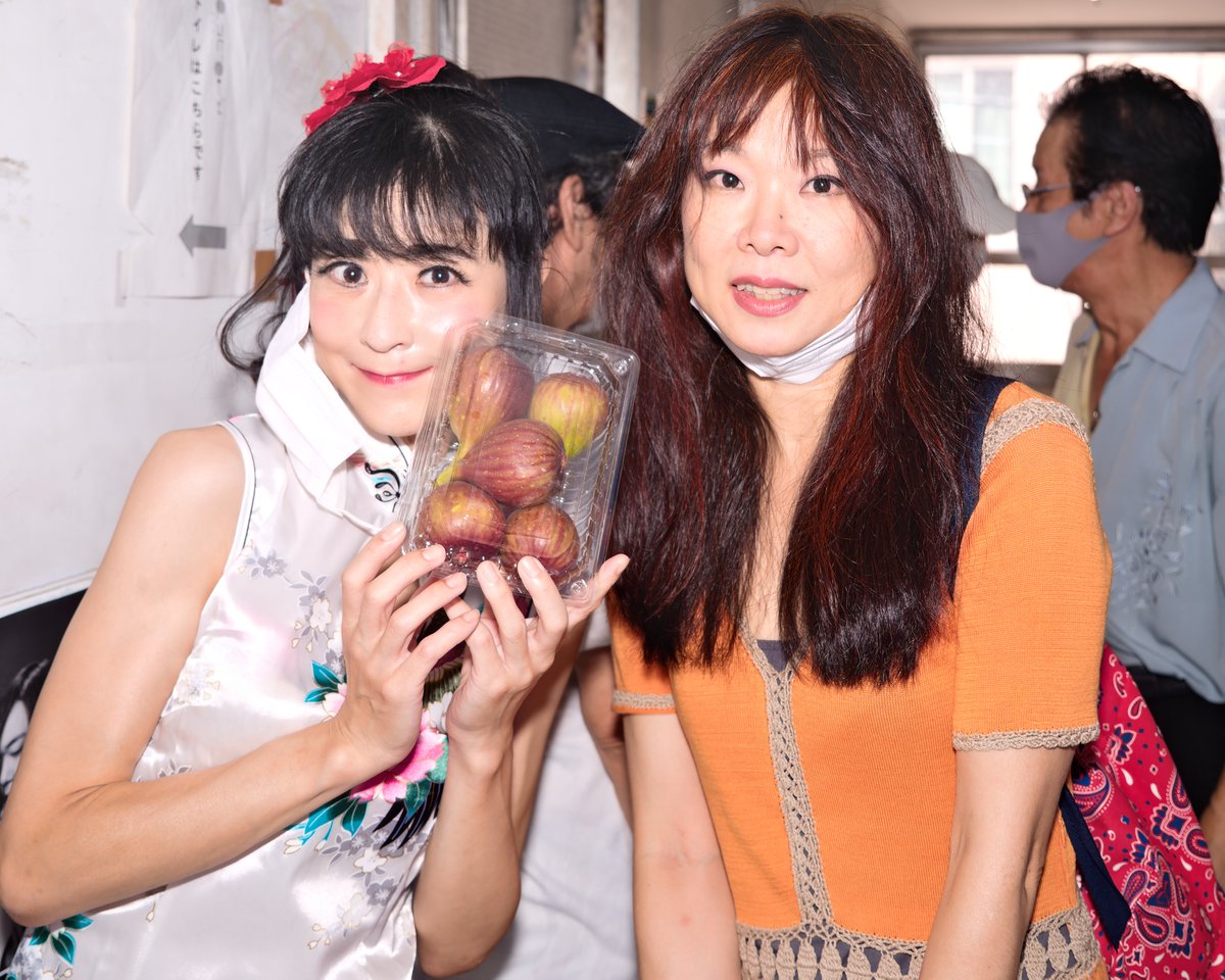 k_sugitachi's tweet photo. Aug. 23, 2020.
久保新二出演作品上映イベント@高円寺パンディットより
バックステージフォトグラフ
東京ツアーの多忙なスケジュールの合間をぬい会場に駆けつけてこられたシンガーYO-ENさんwith無花果としのはら実加さん。
#YOEN #しのはら実加 #久保新二 #高円寺パンディット https://t.co/WE02fnabwz