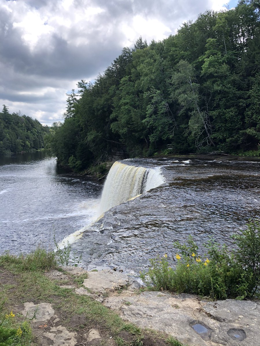 MTnestwanderer's tweet photo. Taking a trip around Lake Michigan, with a stop at Lake Superior #daupeh #Michigan #upnorth #camping #campervan #explore #roadTrip @PicturedRocksNL @GoParks https://t.co/C8dcfxX3T1