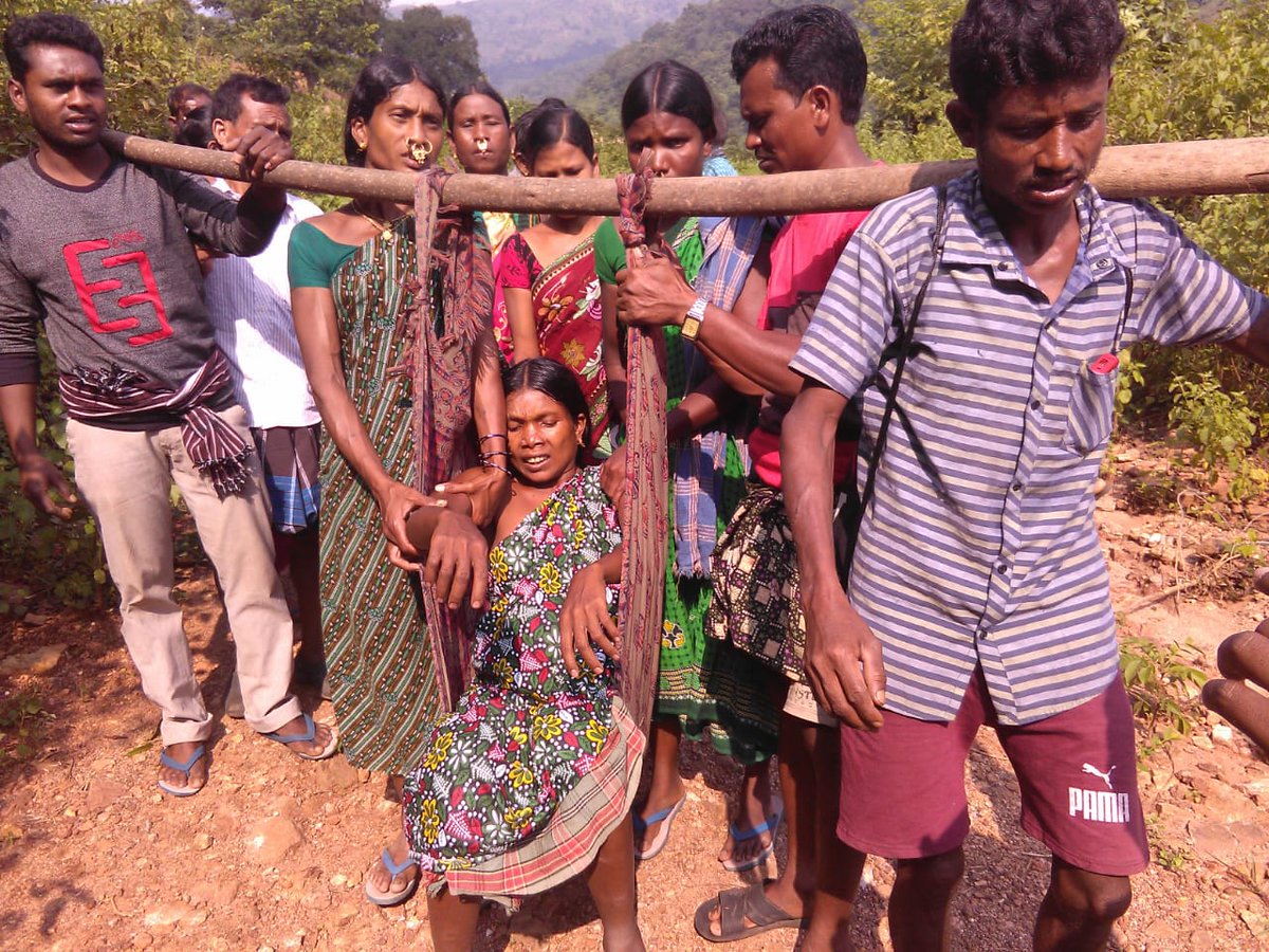 Till today, the only mode of transport for around 250 families in Chintamala & Kodama villages of Salur mandal was the doli. Pregnant women had to depend only on this for emergencies. This pic is from 2 yrs ago where the lady was carried in a harness for 12 km to the hosp (2/4)