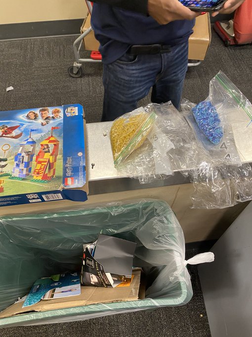 Someone returned a lego box with some macaroni and fish tank rocks 💀 https://t.co/opC8Rsw5iJ