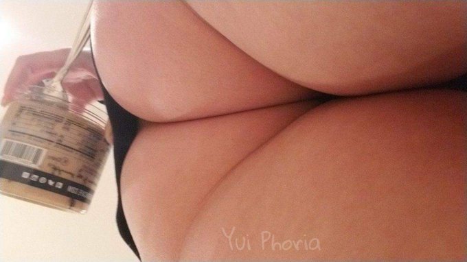 Face sitting and cookie dough is a legendary combo 🤤 https://t.co/6tAvEr2HAN