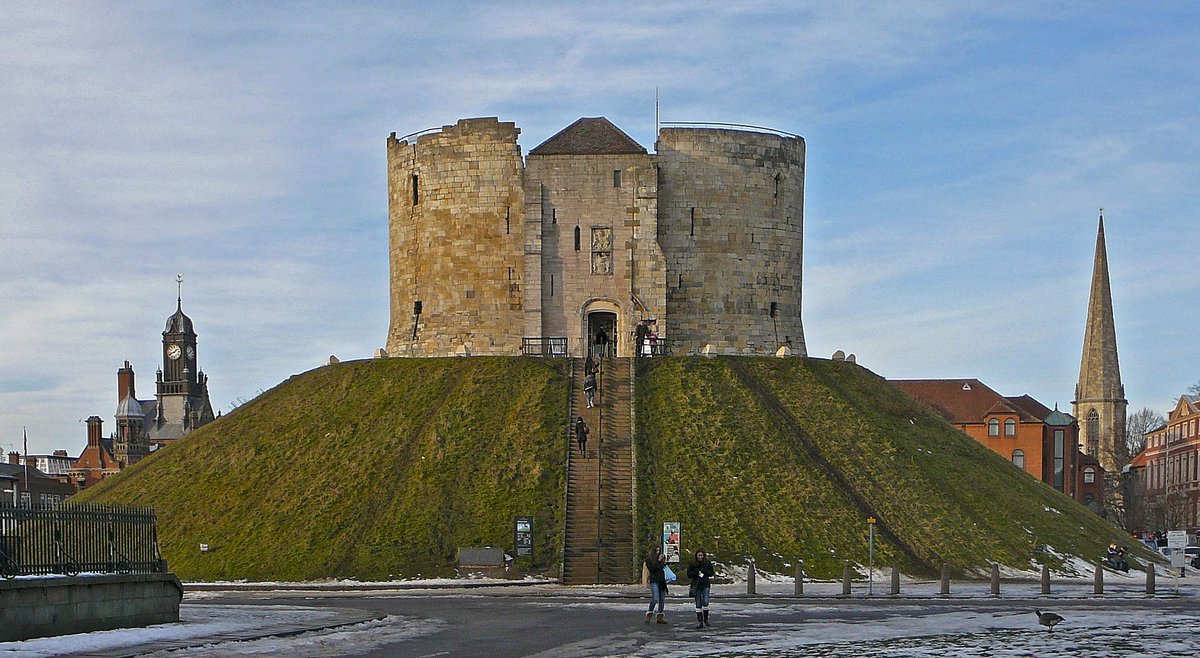The Norman Invasion of Britain once again saw York as a strategic Northern city, with a major fortress being rapidly established here in 1068, just two years after the Battle of Hastings as the invaders from France strengthened their grip across the North.
