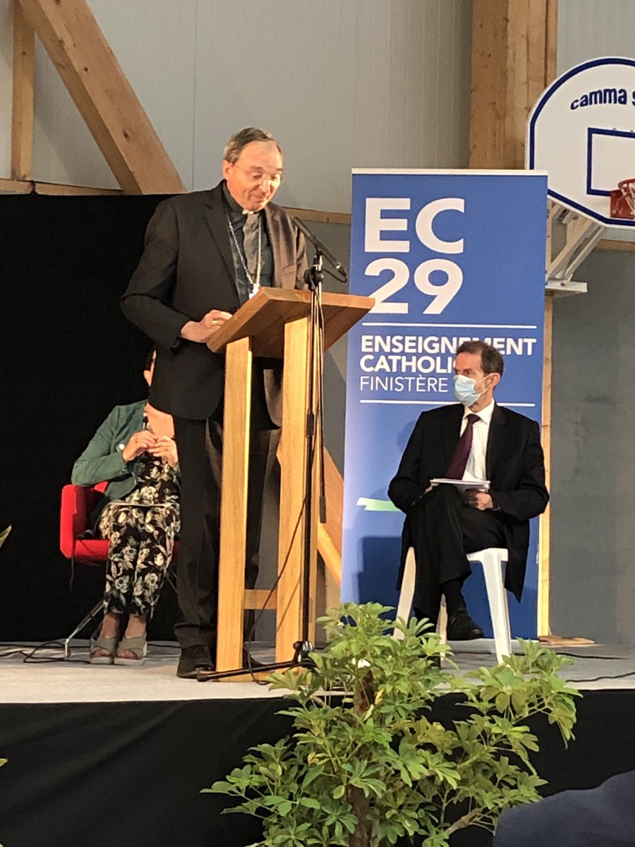 enscatho29's tweet photo. Les héritages et la place de l’Eglise aujourd’hui dans nos Écoles par Monseigneur Dognin évêque de Quimper et de Léon pour la journée de rentrée #EC29 https://t.co/Oi9oVZ6FeJ