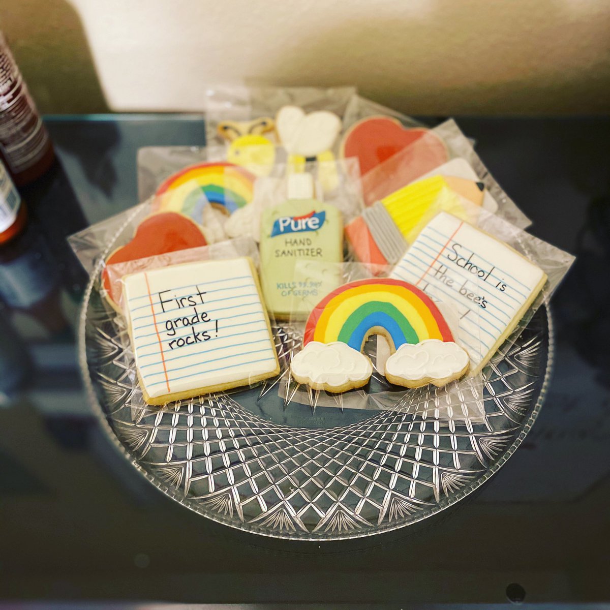 dedisonstemlab's tweet image. We are ready for our little bee to start distance learning tomorrow. #ChasingRainbows @MsGonzalezclass #OneHiveOnePurpose @NISDEllison 
#PuroCorazon 🐝🐝🌈🌈