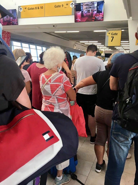 RusConsulateDC's tweet image. #Антонов: Сегодня из США в Россию возвращаются 411 человек, среди них 11 младенцев. Самолет вылетел из нью-йоркского аэропорта им.Дж.Кеннеди. Завтра наши соотечественники окажутся дома. Желаем им счастливого пути и мягкой посадки.
➡️facebook.com/RusEmbUSA/post…