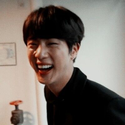 Seokjin reaching the peak level of happiness; a fvckin thread bc he deserves all the love in this world