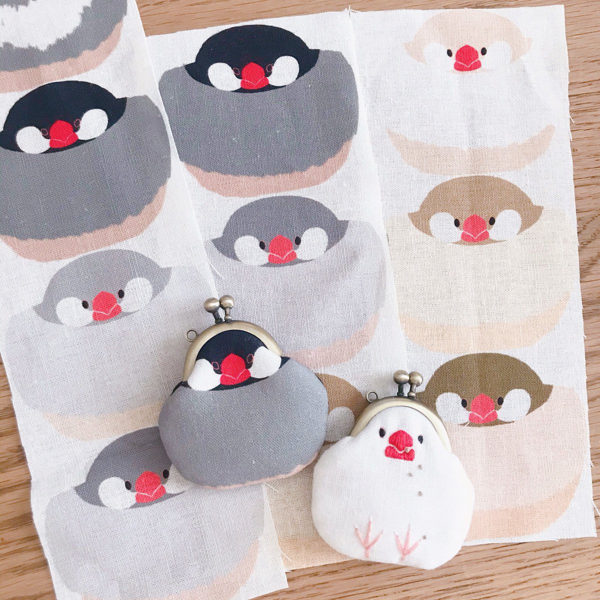 シナモン文鳥さんとシルバー文鳥さんのがま口 文鳥 がま口 マスコット セキセイインコさん達のがま口\u0026マスコット