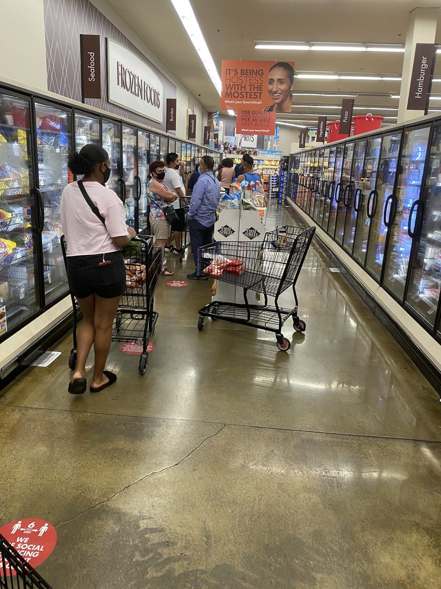 mrwoodsIV's tweet photo. The line wraps around the store...WTF! #havepatience #countoten #deepbreaths https://t.co/BX7SqQ5bkq