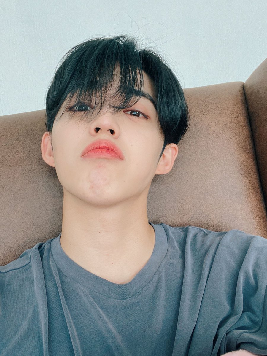 From  #에스쿱스 #SCOUPS: I’m liking my face today @pledis_17  #SEVENTEEN