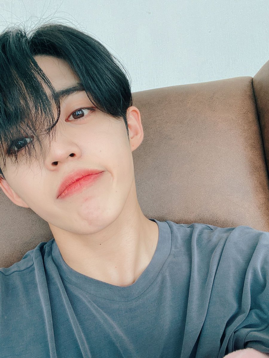 From  #에스쿱스 #SCOUPS: I’m liking my face today @pledis_17  #SEVENTEEN