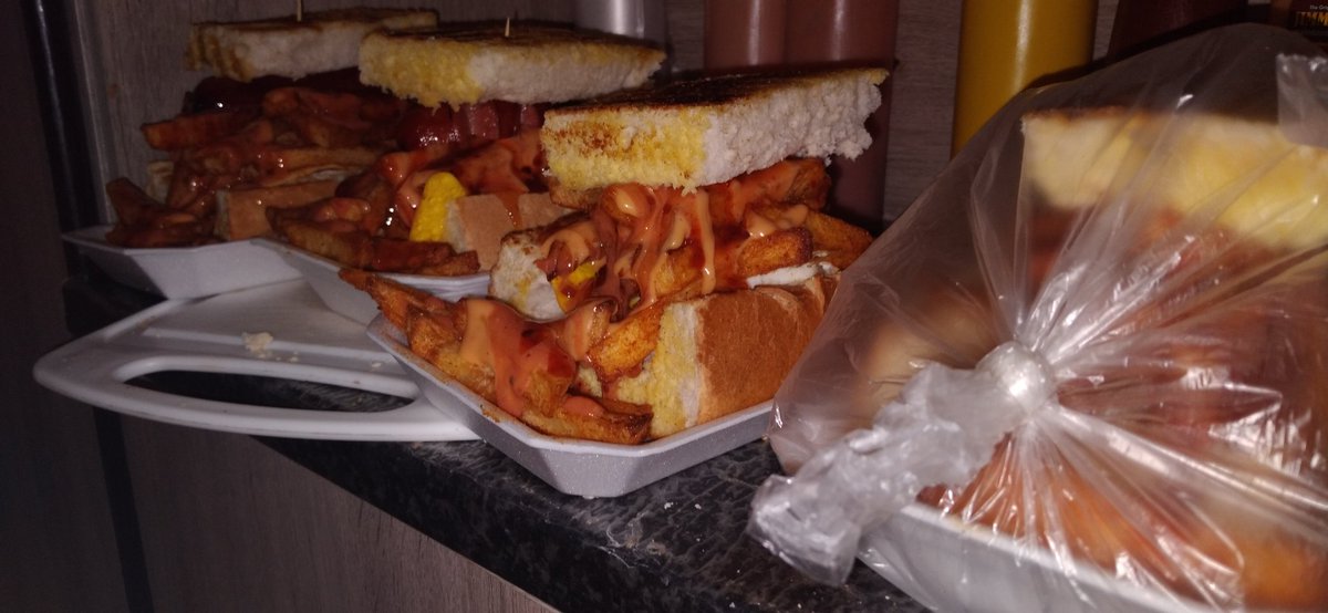BlingFoods's tweet photo. #BlingFoods #WeAimToPlease #BestKotasInMaftown #SauceDrippingKotas https://t.co/h81QLDobqd