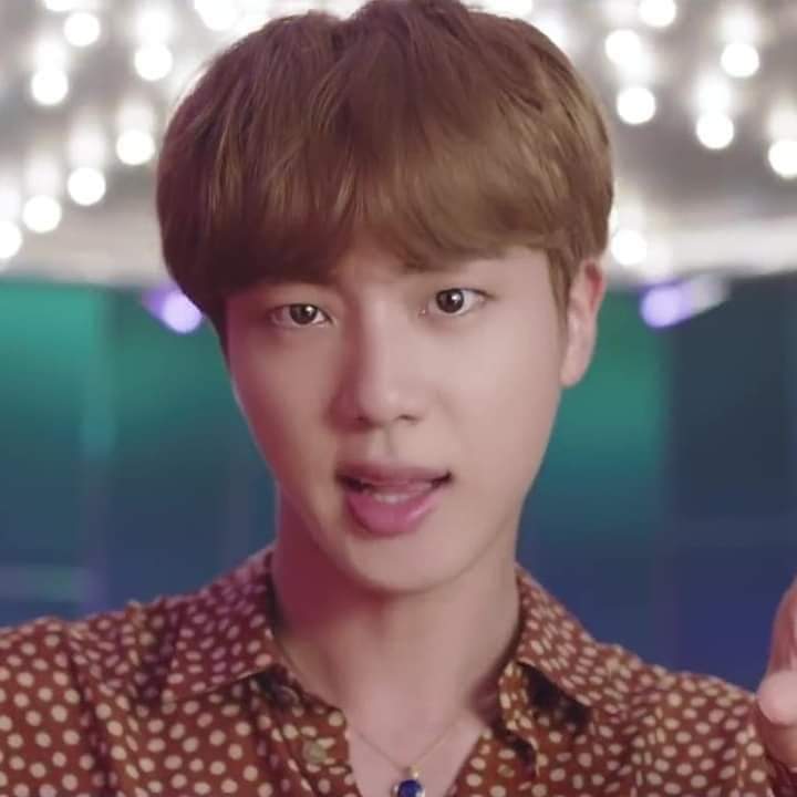 GioiEm's tweet photo. He always tries to do everything well and always talks well about the company, so why did the company do that to him? Why does he suffer such injustice, remember BTS has 7 people
#SeokjinYouArePerfect 
#KIMSEOKJIN 
@BigHitEnt https://t.co/fxxxr49aZm