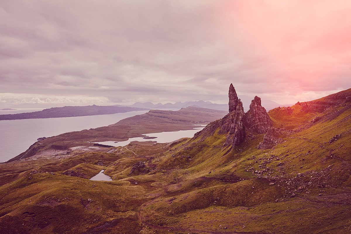 Spending the week up on the Isle of Skye, so might aswell throw in an image of our walk up to see the Old Man of Storr. ⛰️⁠
Man this place is pretty! Weather changes every 5 minutes though?! 🌦️☀️🌧️⁠
⁠
You feel so remote when you're up here - just amazing!