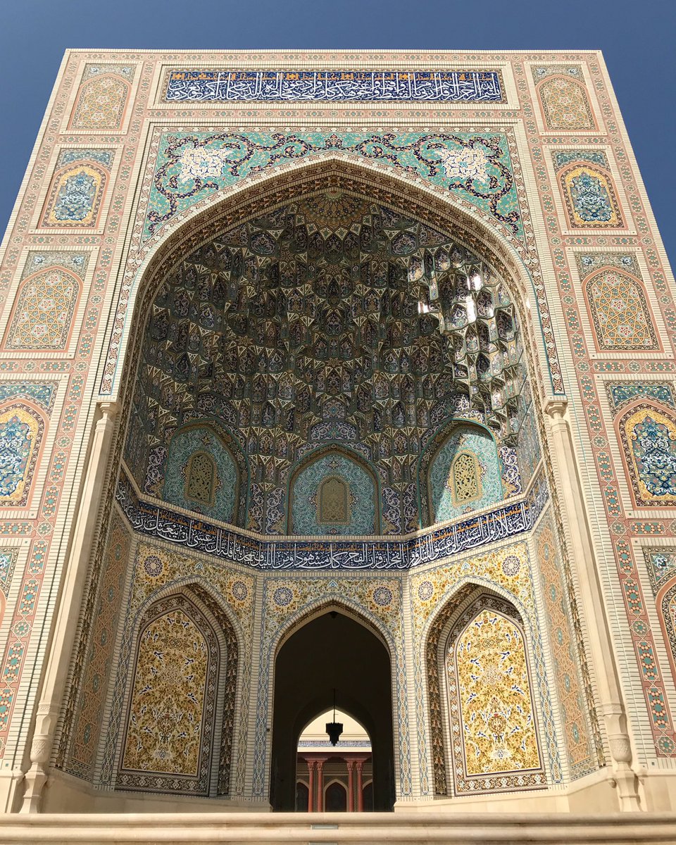 Dreaming of one of the most beautiful places in the Middle East that you’ve probably never heard of - the Sultan Qaboos Grand #Mosque in #Sohar, #Oman. Latest blog post here - nicolachilton.com/post/discover-…